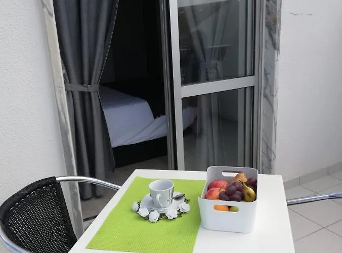 West Coast Affittacamere 3*